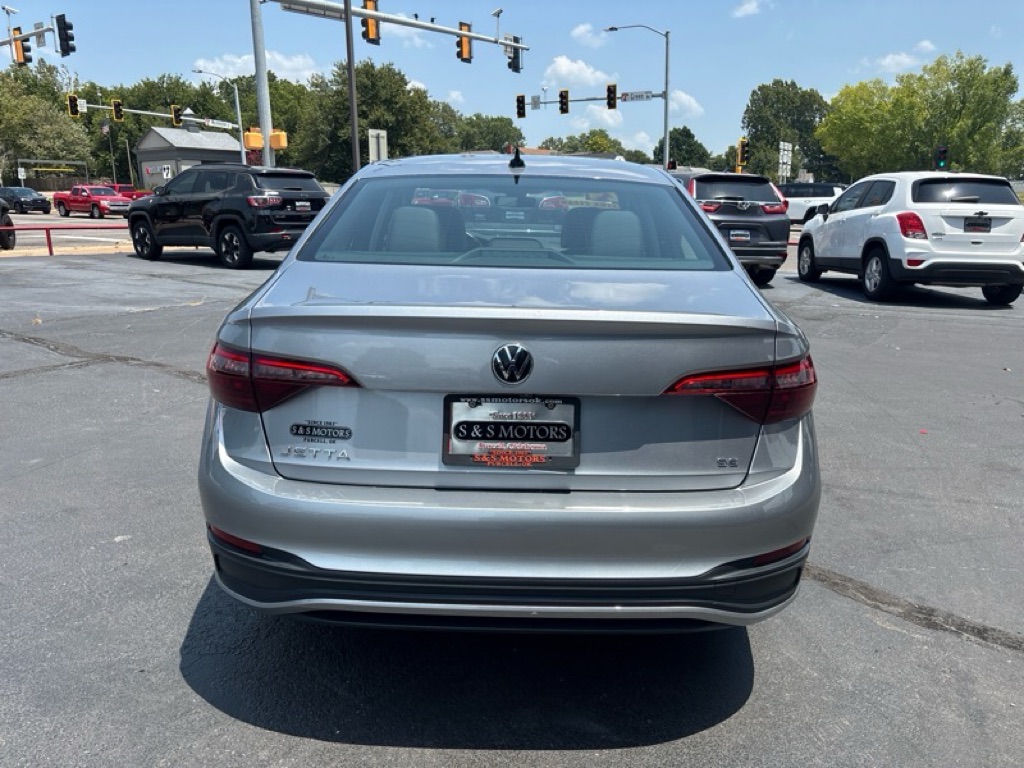 Photo 4 of this VOLKSWAGEN JETTA