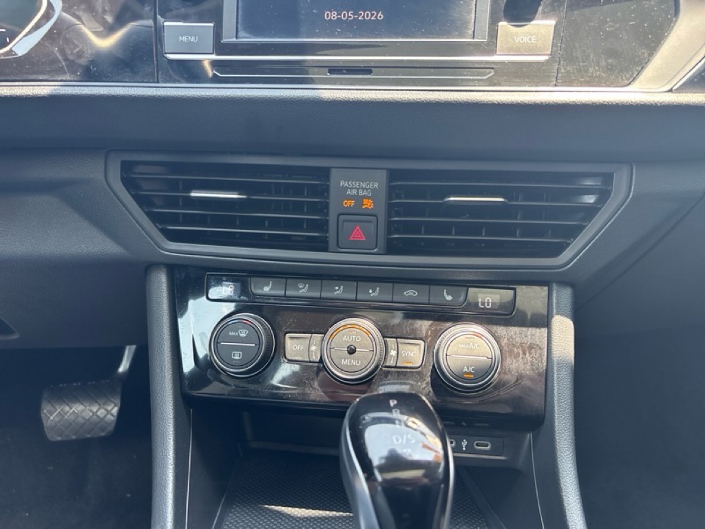 Photo 16 of this VOLKSWAGEN JETTA