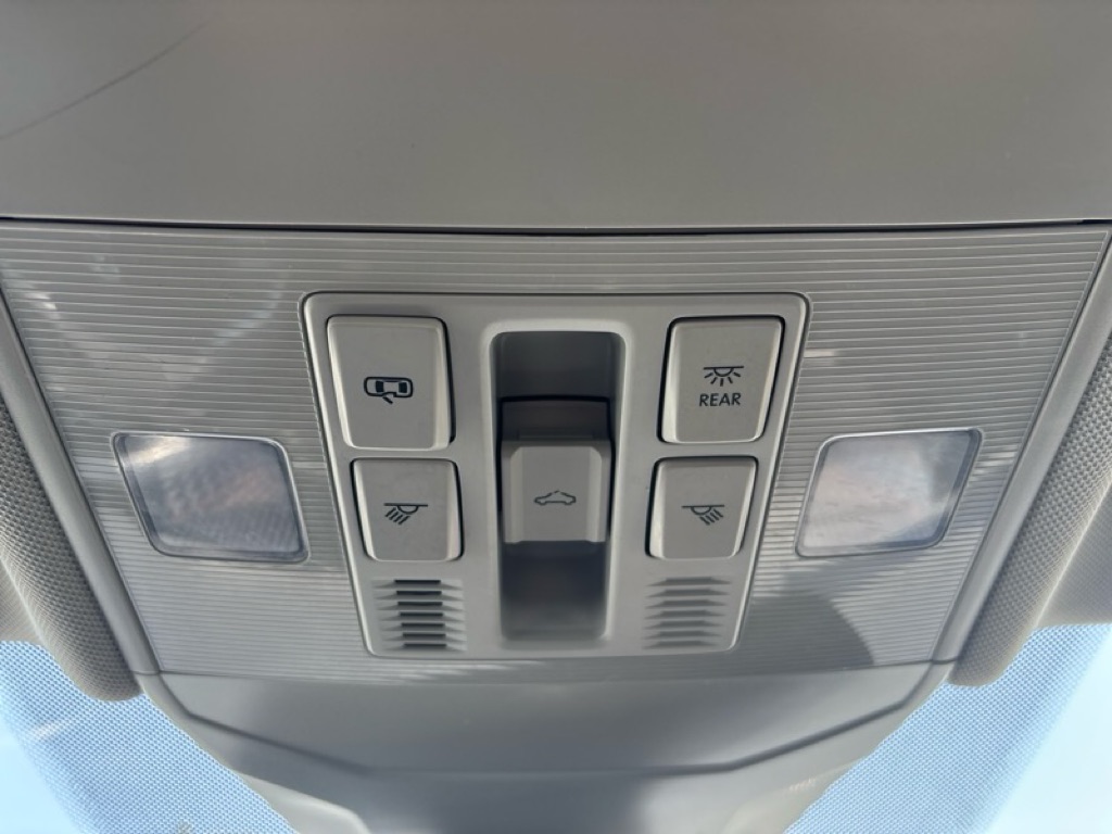 Photo 17 of this VOLKSWAGEN JETTA