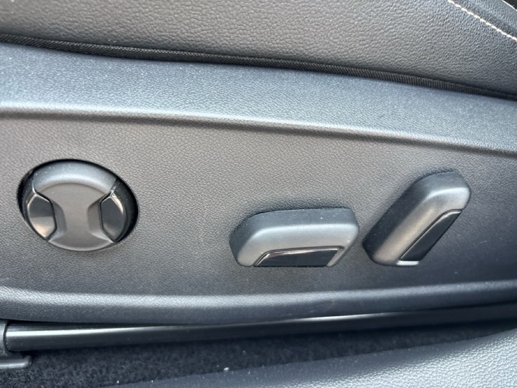 Photo 10 of this VOLKSWAGEN JETTA