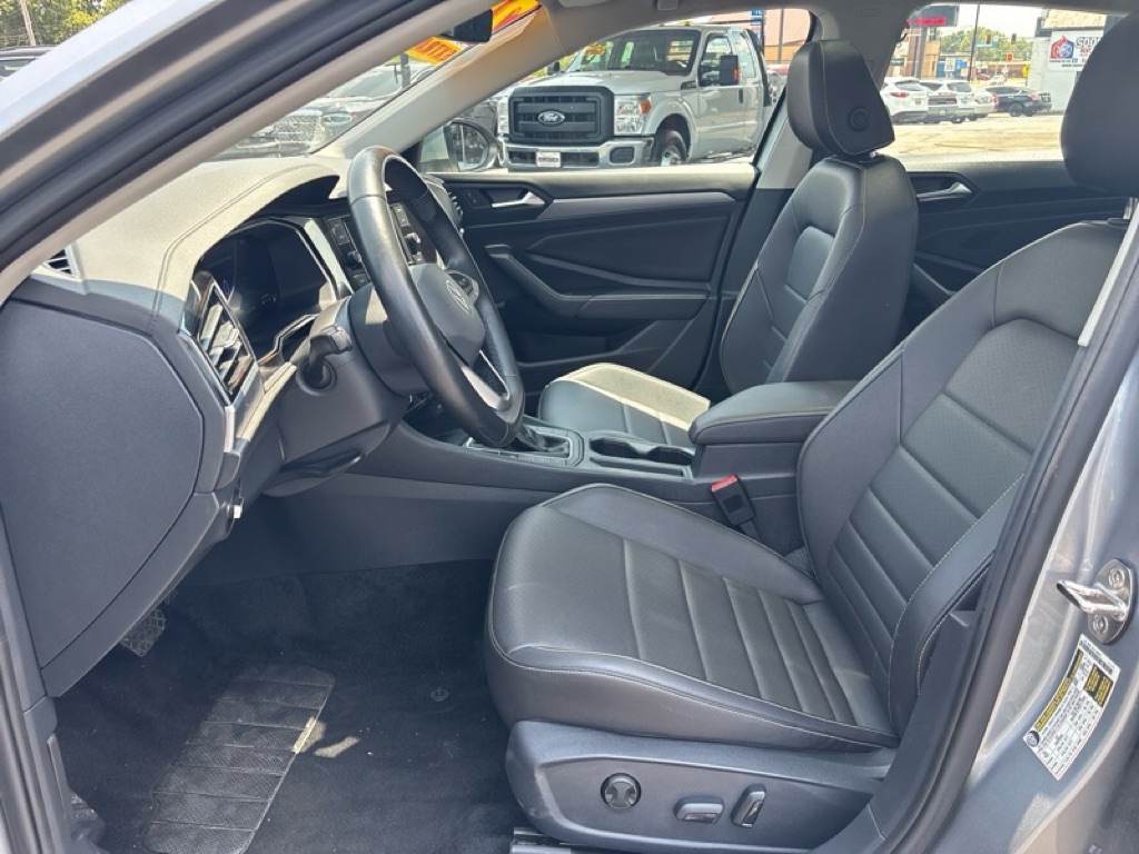 Photo 9 of this VOLKSWAGEN JETTA