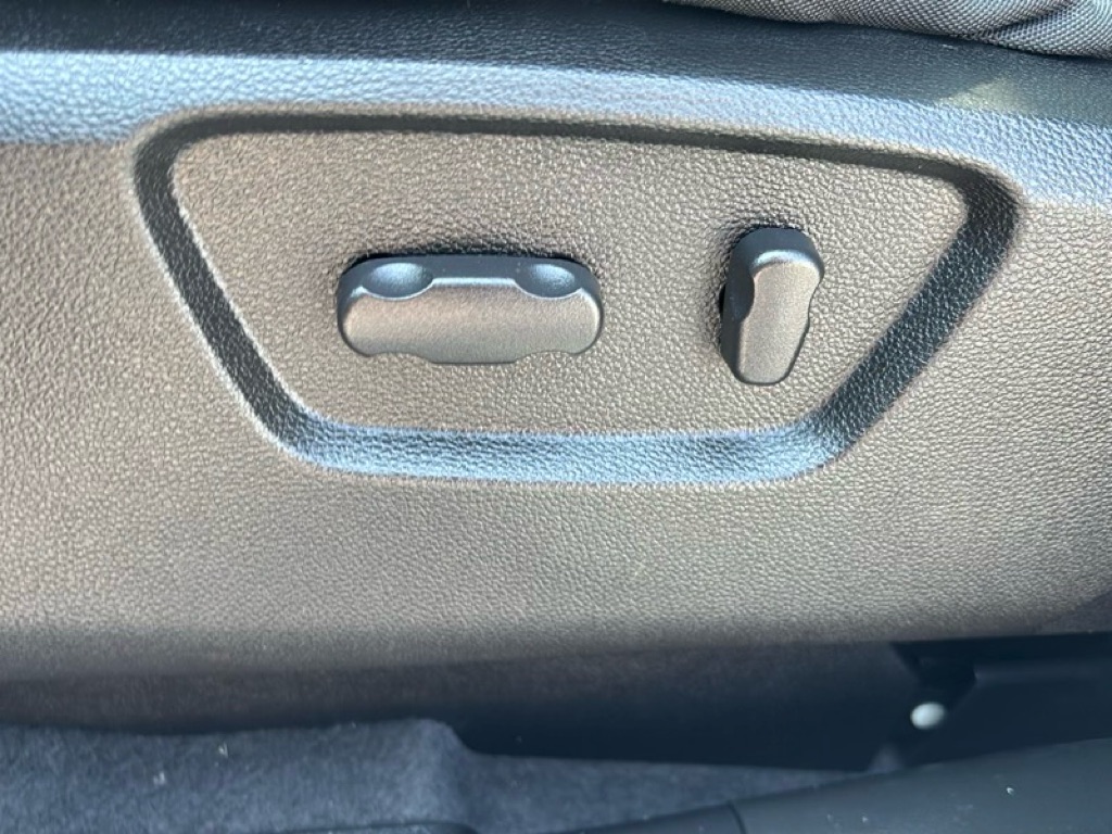 Photo 10 of this CHEVROLET CAPTIVA
