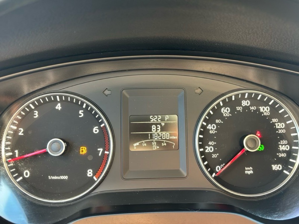 Photo 11 of this VOLKSWAGEN JETTA