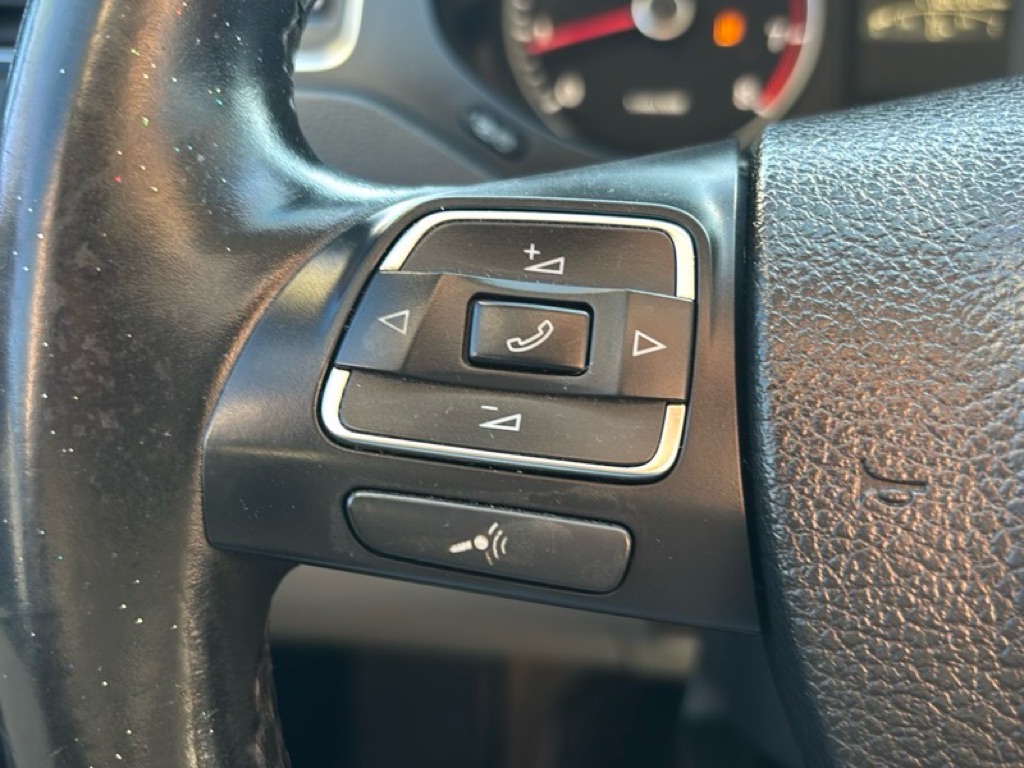 Photo 12 of this VOLKSWAGEN JETTA