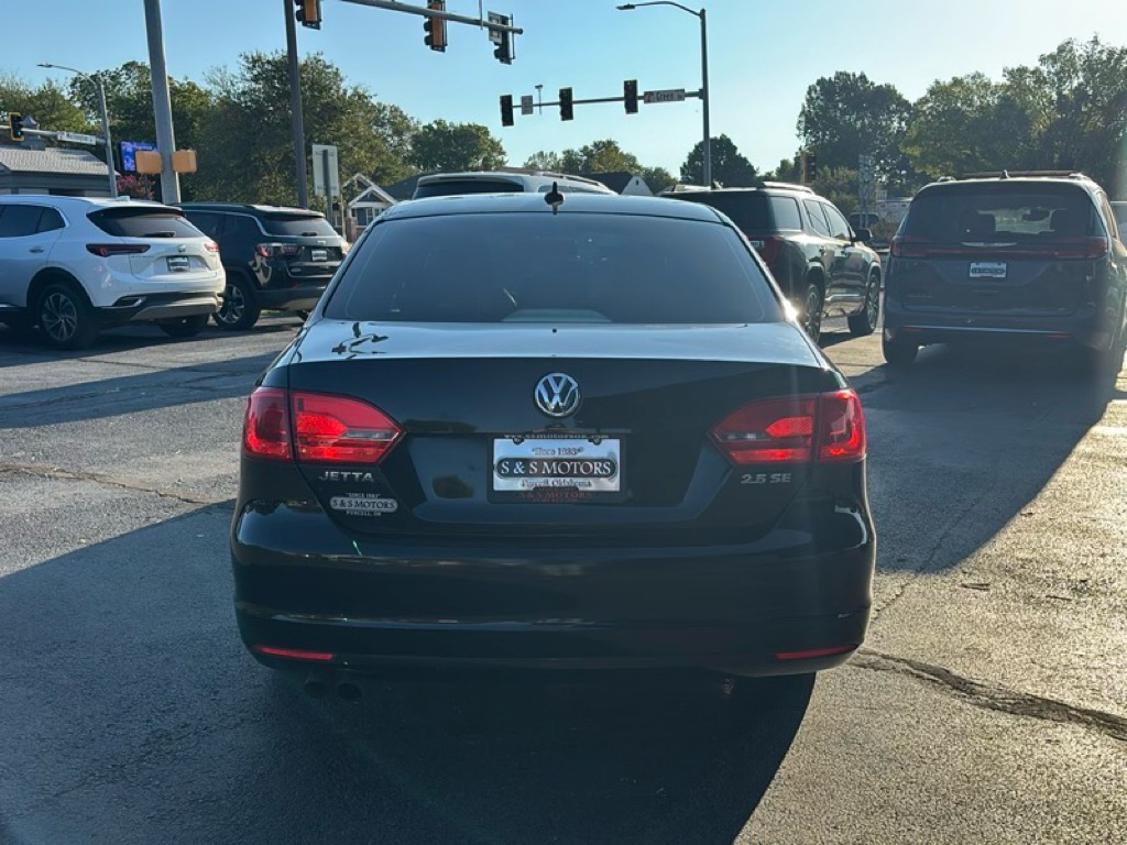 Photo 4 of this VOLKSWAGEN JETTA
