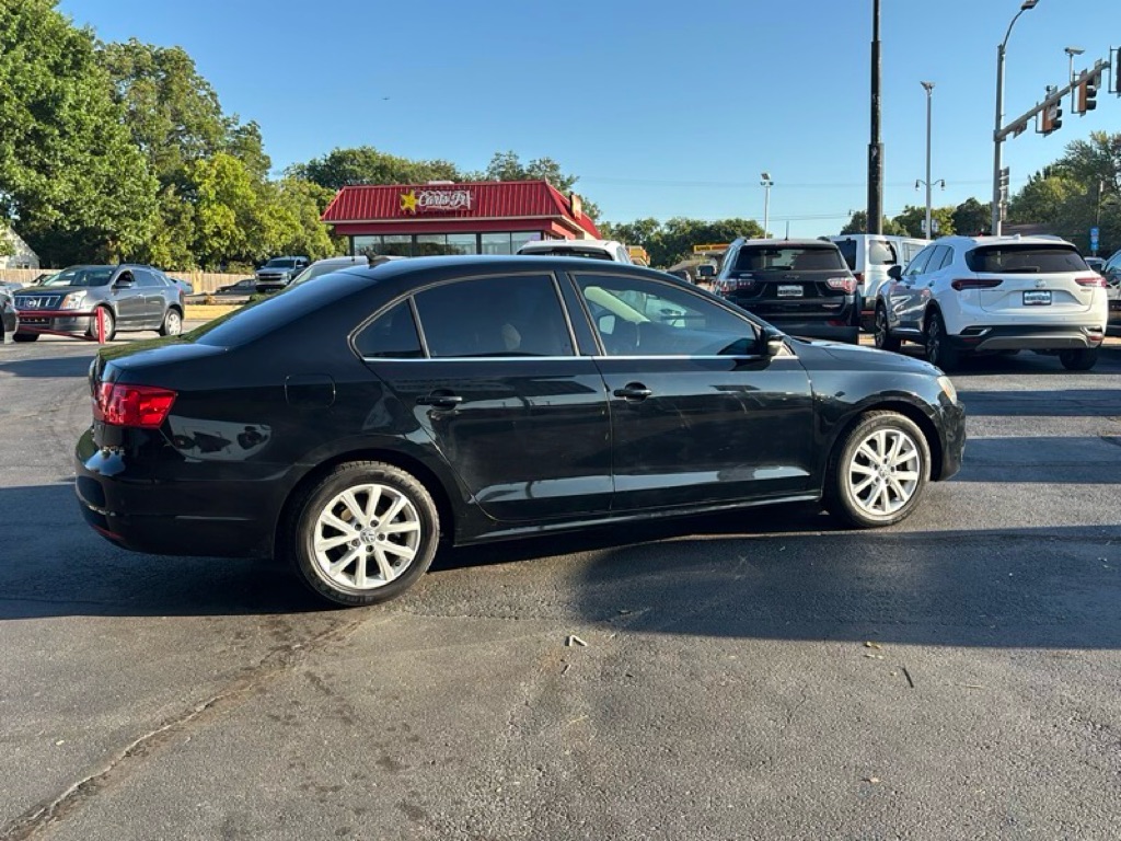 Photo 5 of this VOLKSWAGEN JETTA