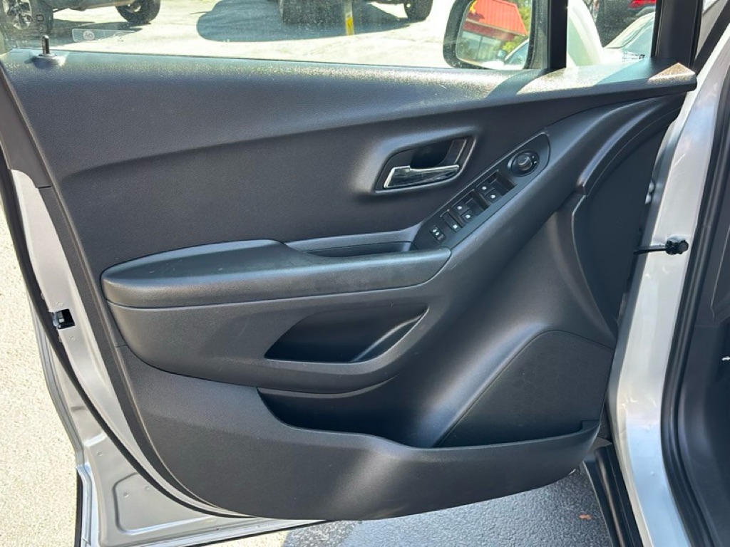 Photo 17 of this CHEVROLET TRAX