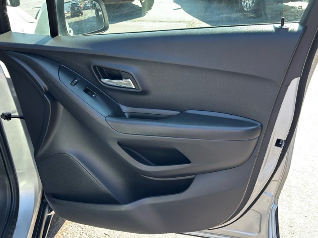 Photo 24 of this CHEVROLET TRAX