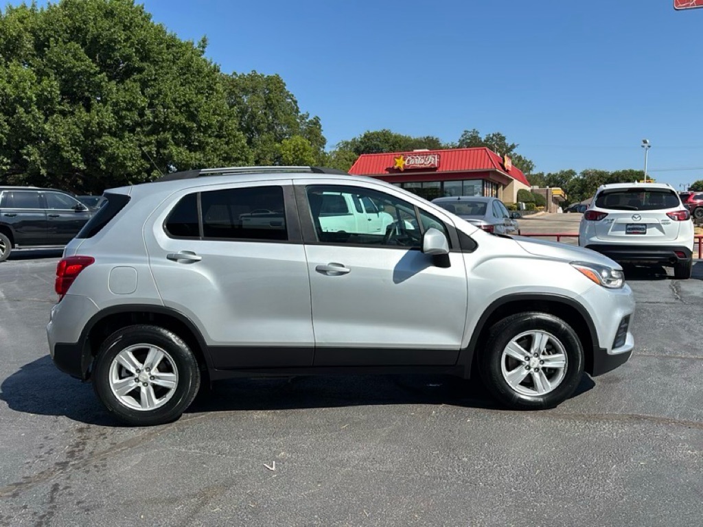 Photo 6 of this CHEVROLET TRAX