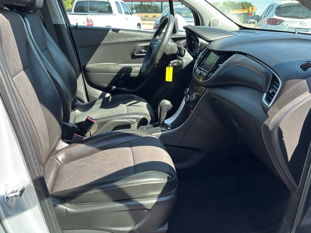 Photo 23 of this CHEVROLET TRAX