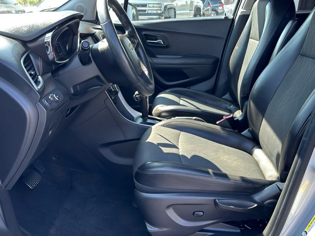 Photo 9 of this CHEVROLET TRAX