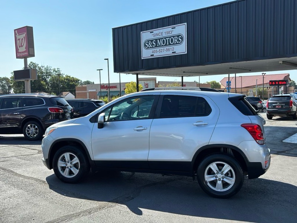 Photo 3 of this CHEVROLET TRAX