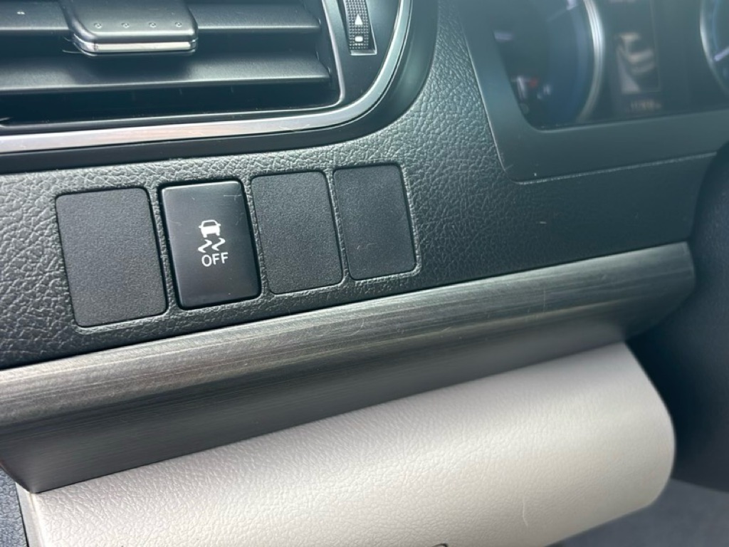 Photo 11 of this TOYOTA CAMRY
