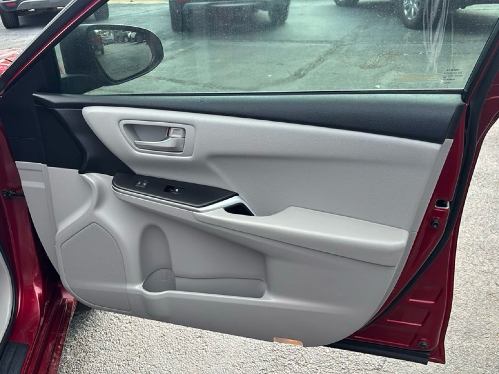 Photo 24 of this TOYOTA CAMRY