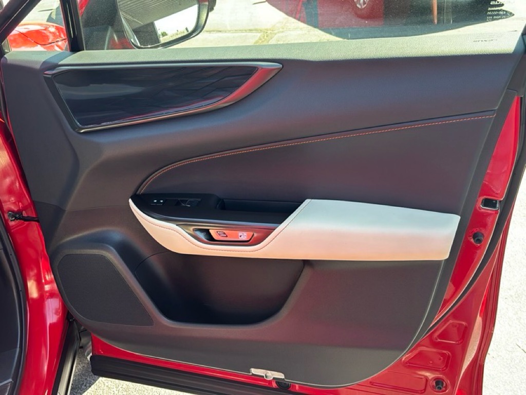Photo 25 of this LEXUS NX