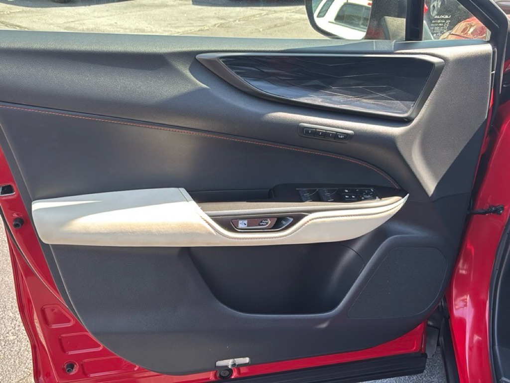 Photo 18 of this LEXUS NX