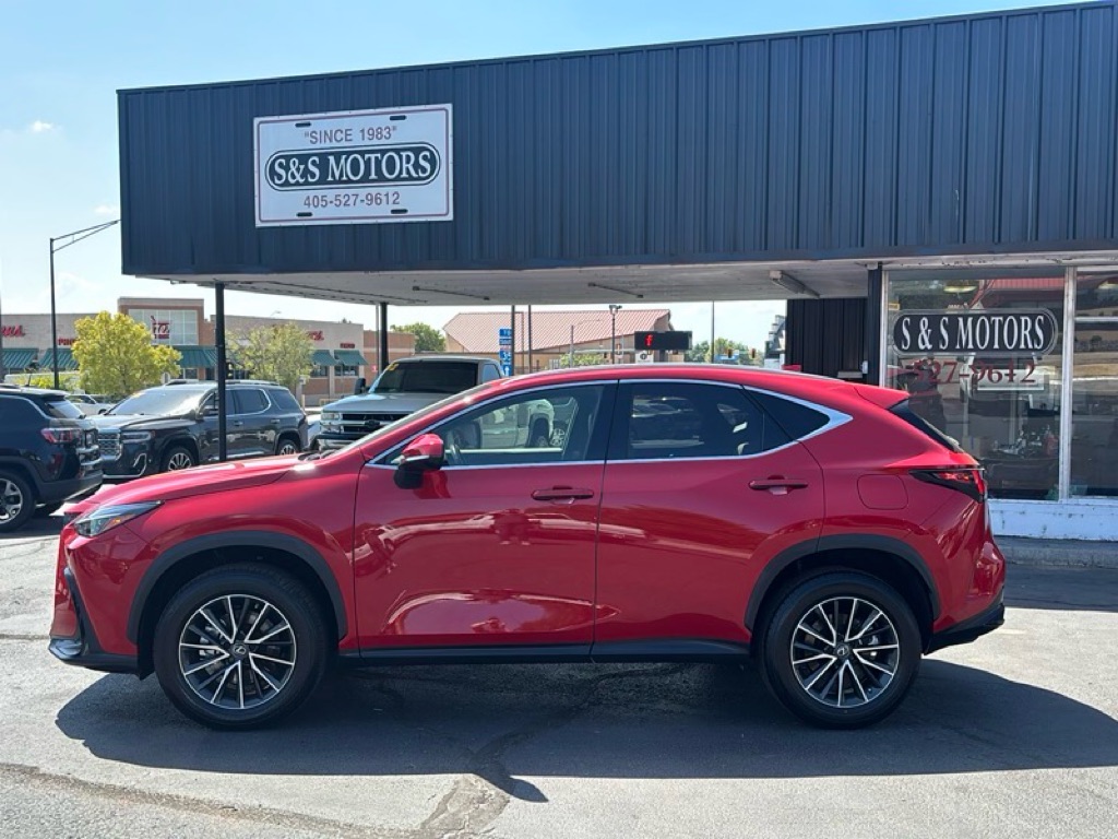 Photo 2 of this LEXUS NX