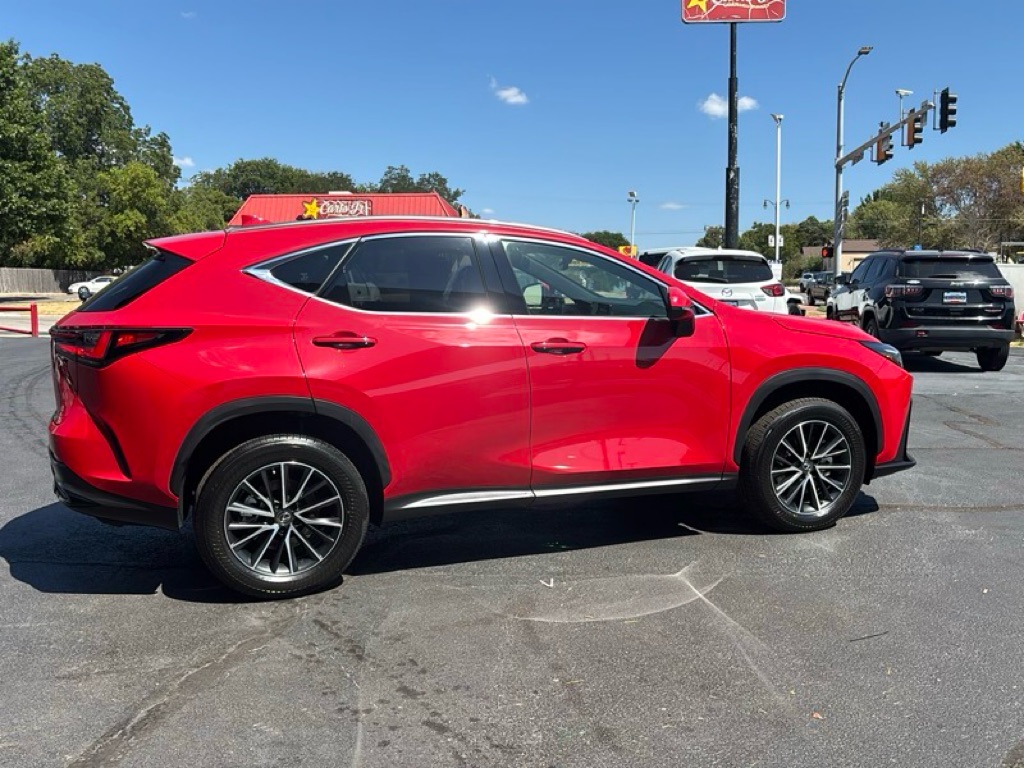 Photo 5 of this LEXUS NX