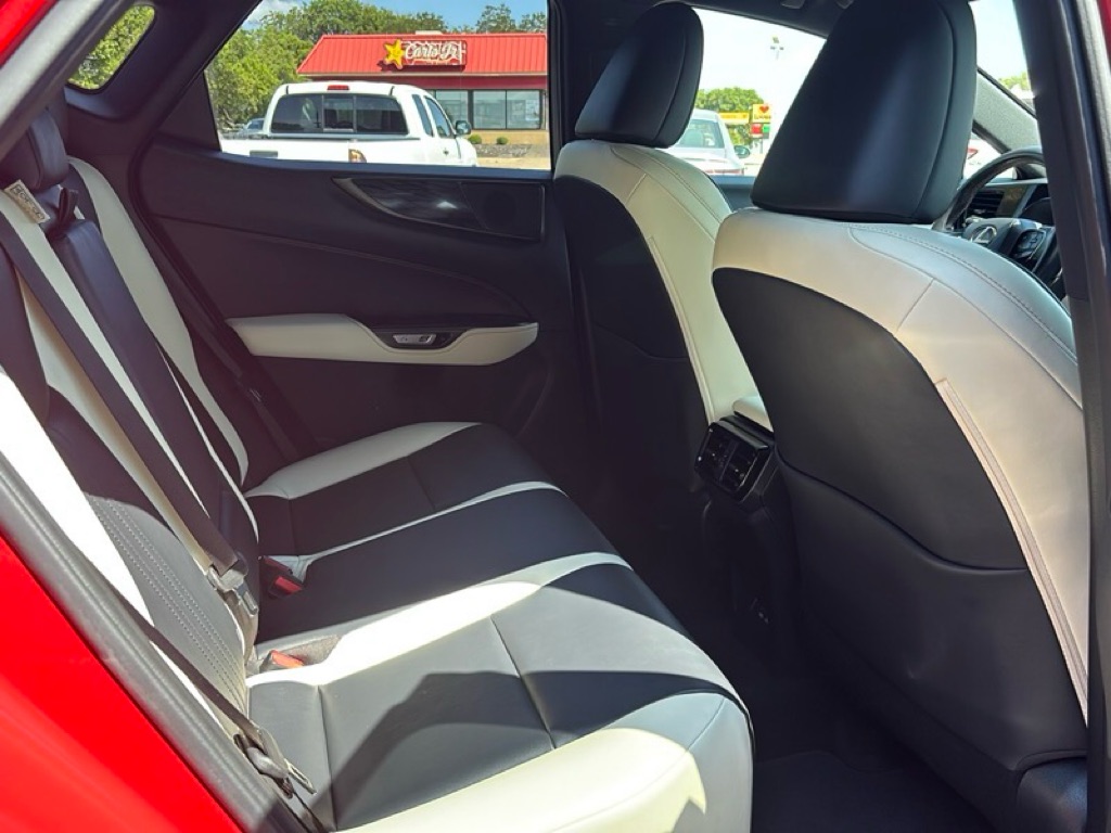 Photo 22 of this LEXUS NX