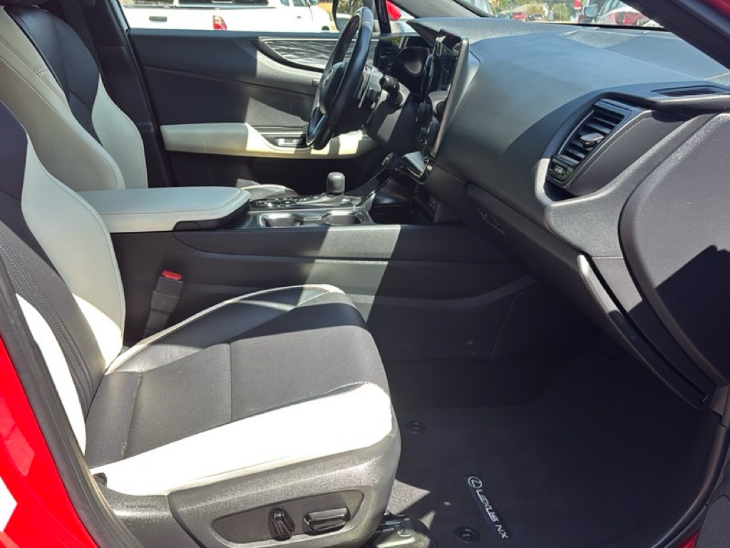 Photo 24 of this LEXUS NX
