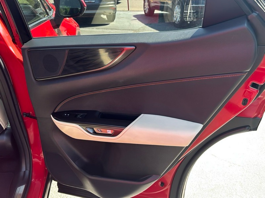 Photo 23 of this LEXUS NX