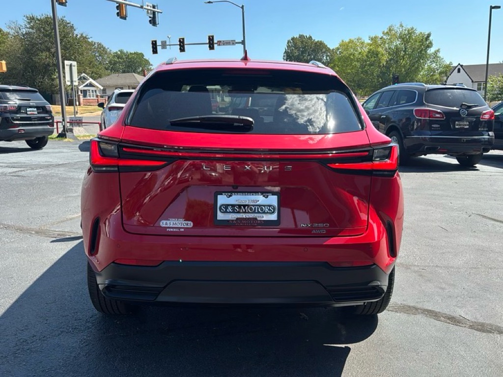 Photo 4 of this LEXUS NX
