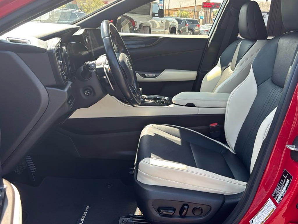 Photo 9 of this LEXUS NX