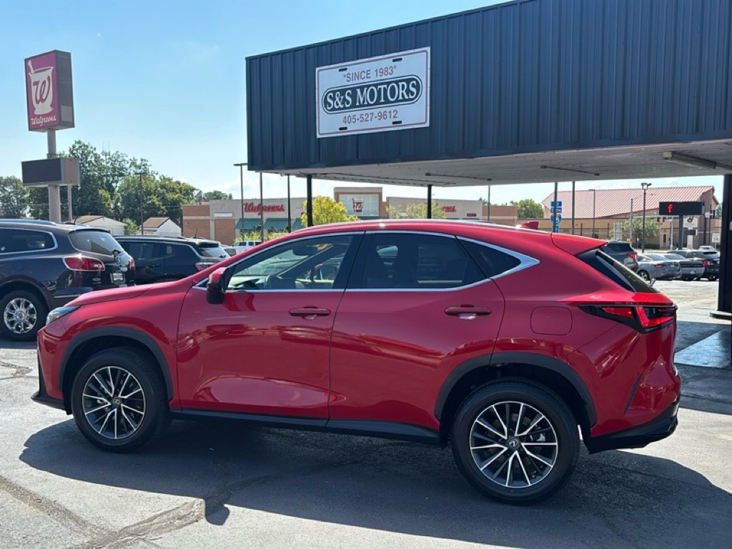Photo 3 of this LEXUS NX