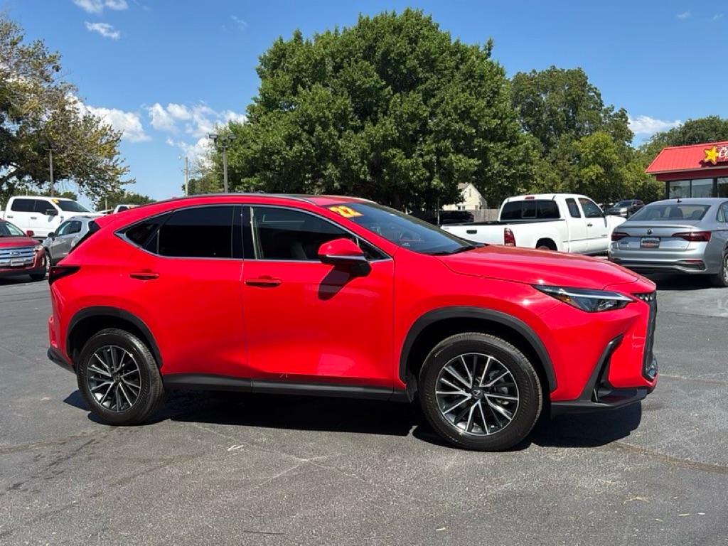 Photo 7 of this LEXUS NX