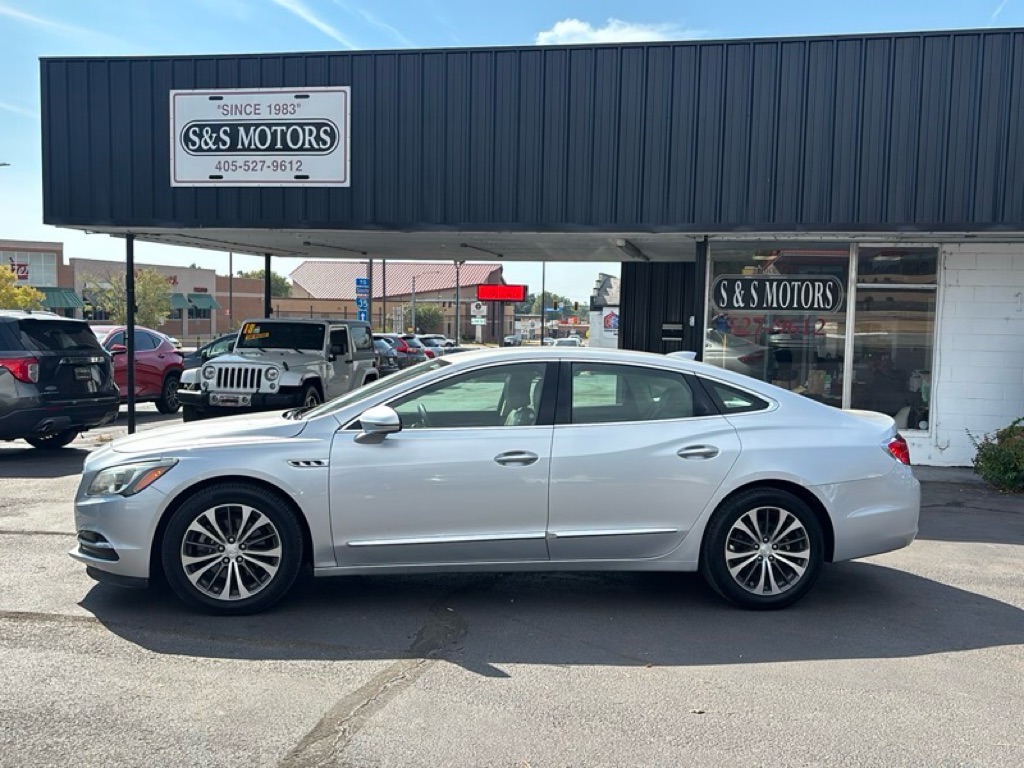 Photo 2 of this BUICK LACROSSE