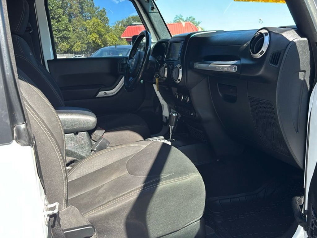 Photo 18 of this JEEP WRANGLER