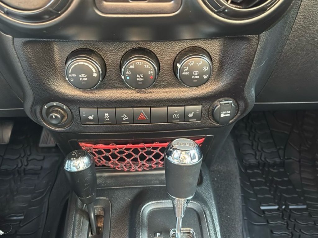 Photo 15 of this JEEP WRANGLER UNLIMI