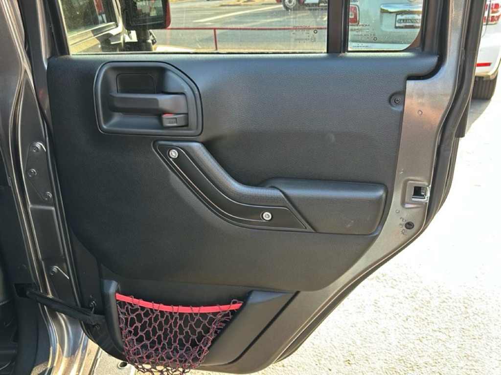 Photo 21 of this JEEP WRANGLER UNLIMI