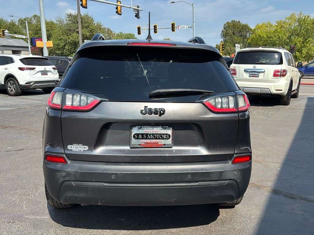 Photo 4 of this JEEP CHEROKEE