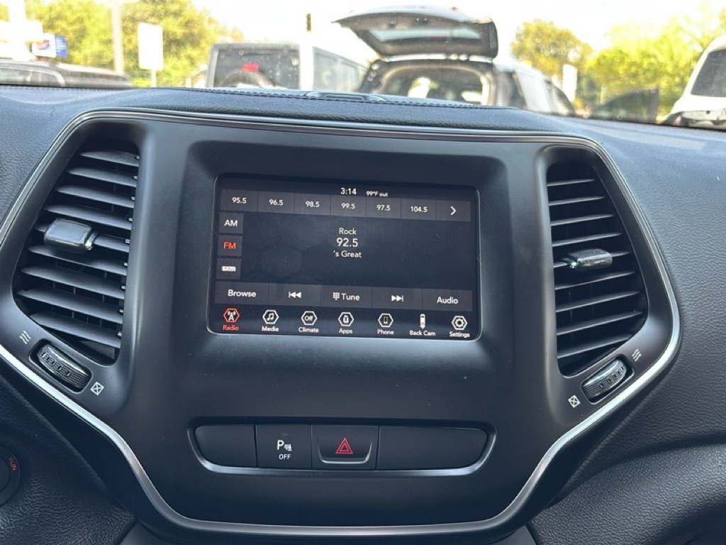 Photo 15 of this JEEP CHEROKEE