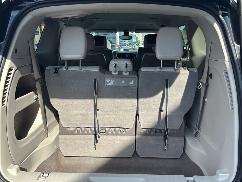 Photo 20 of this CHRYSLER PACIFICA