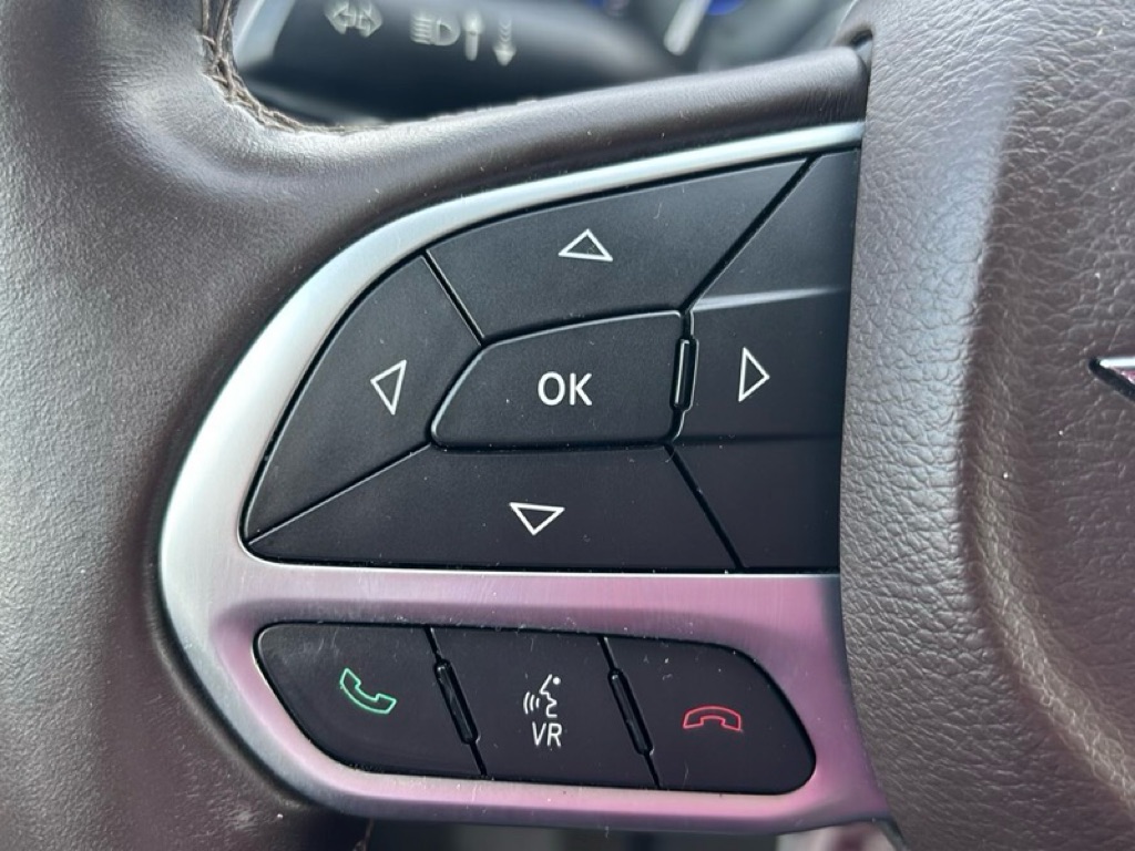Photo 13 of this CHRYSLER PACIFICA