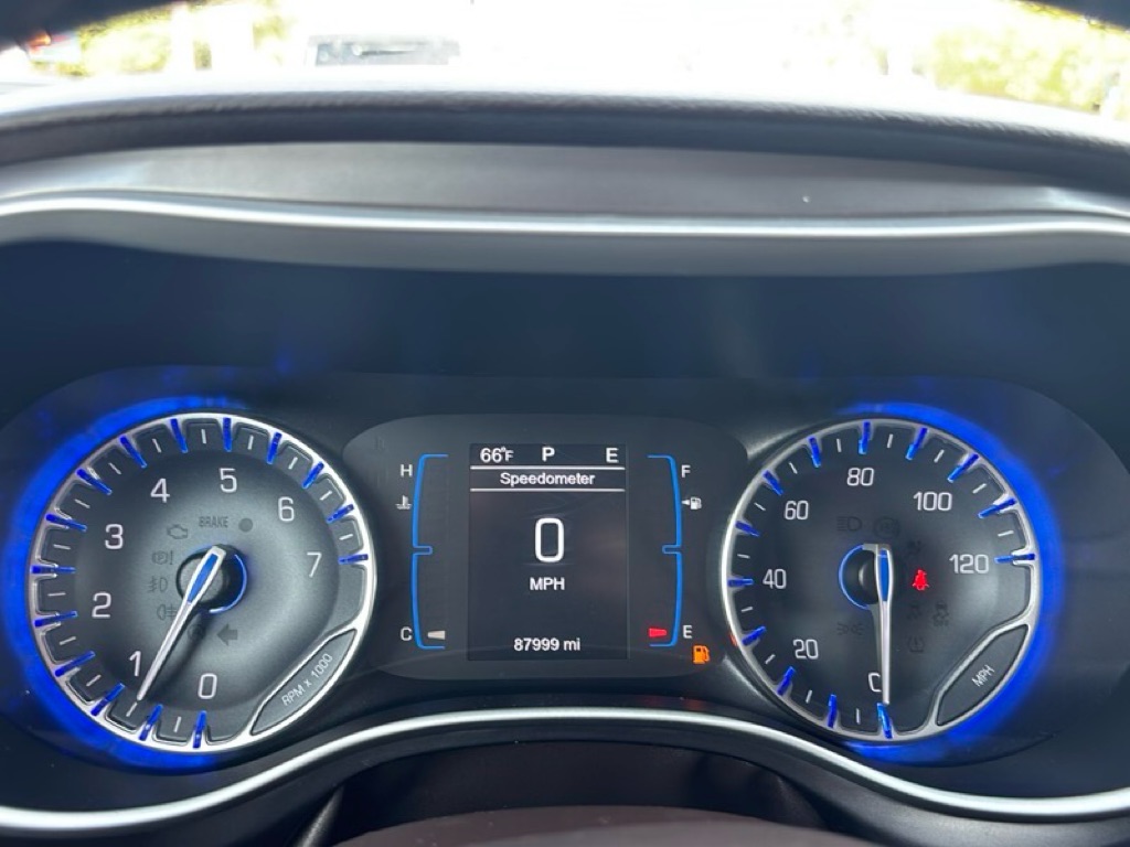 Photo 12 of this CHRYSLER PACIFICA