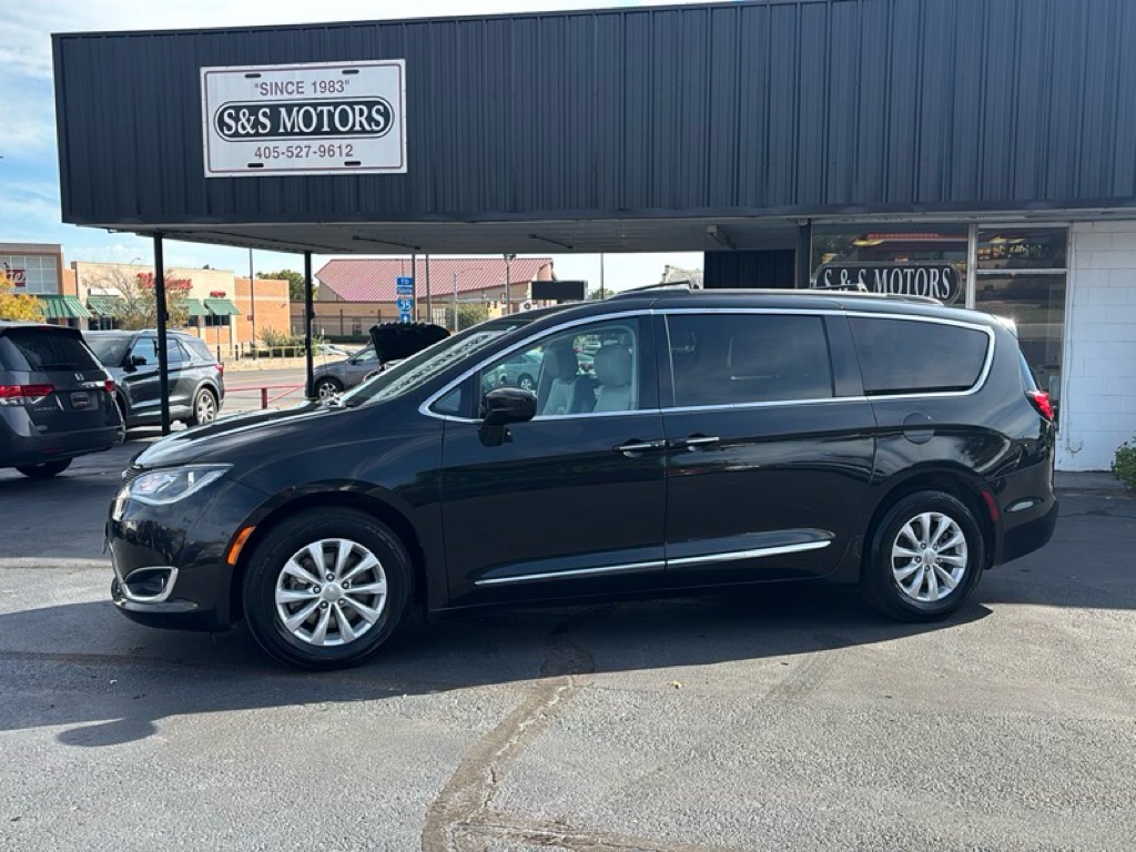 2017 CHRYSLER PACIFICA
