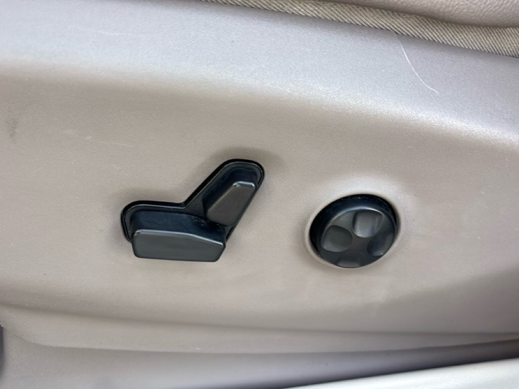 Photo 10 of this CHRYSLER PACIFICA