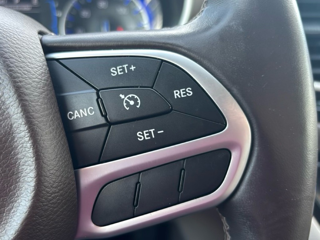 Photo 14 of this CHRYSLER PACIFICA