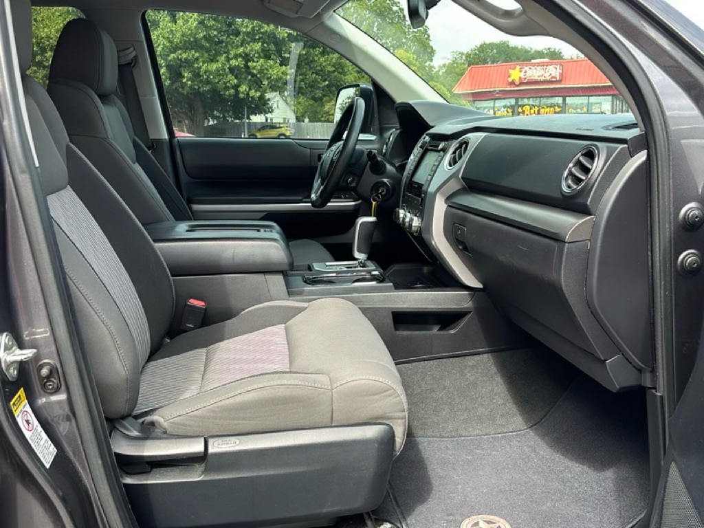 Photo 21 of this TOYOTA TUNDRA