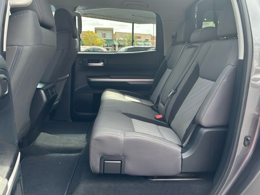 Photo 17 of this TOYOTA TUNDRA