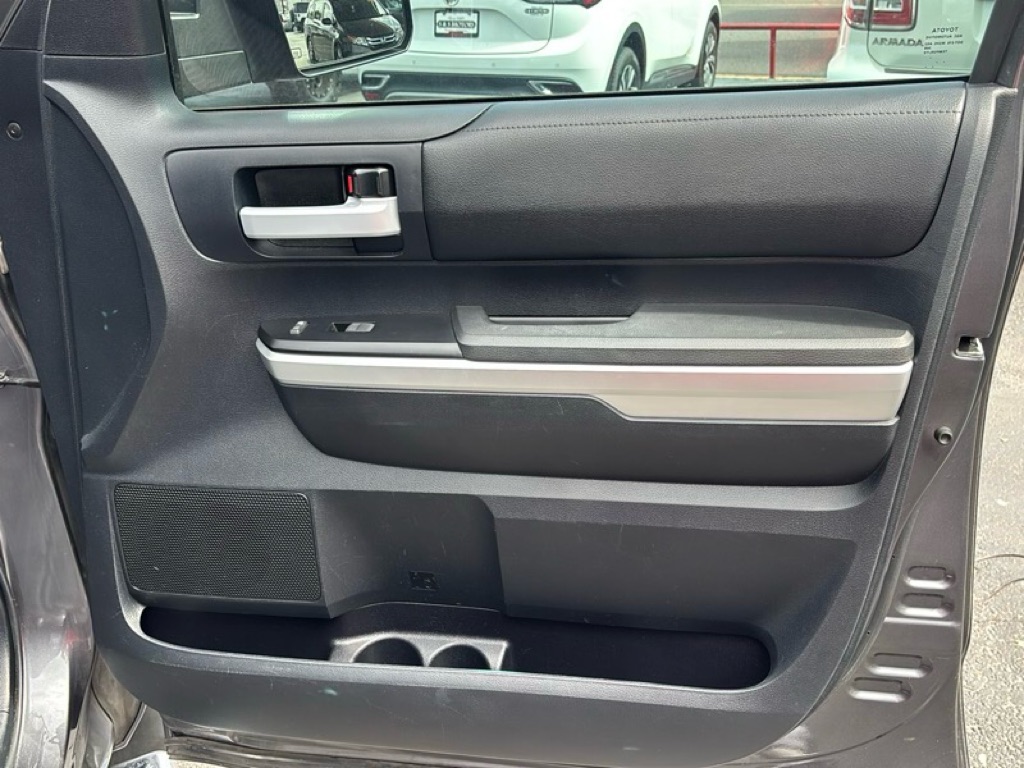 Photo 22 of this TOYOTA TUNDRA