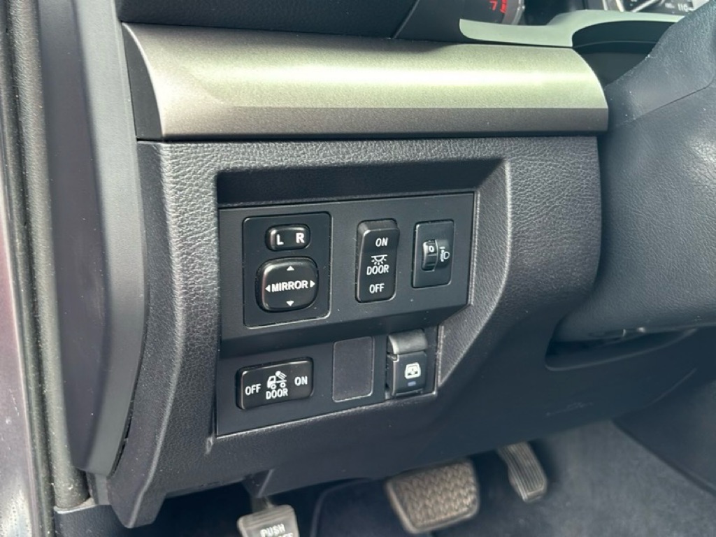 Photo 11 of this TOYOTA TUNDRA