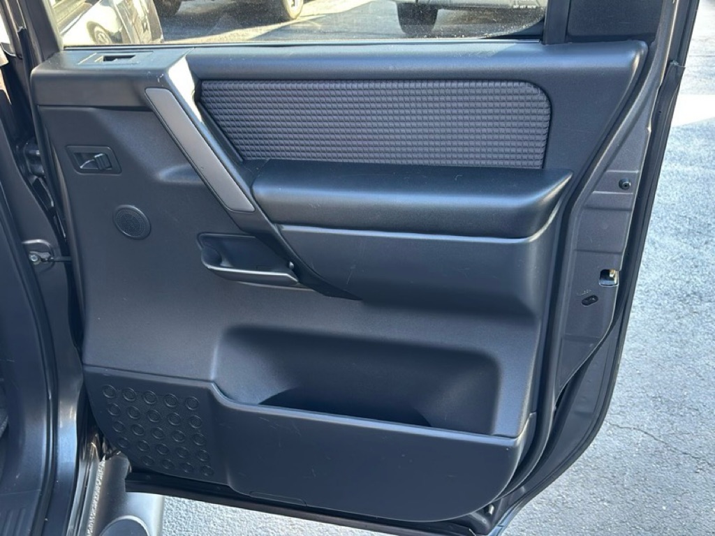 Photo 21 of this NISSAN TITAN