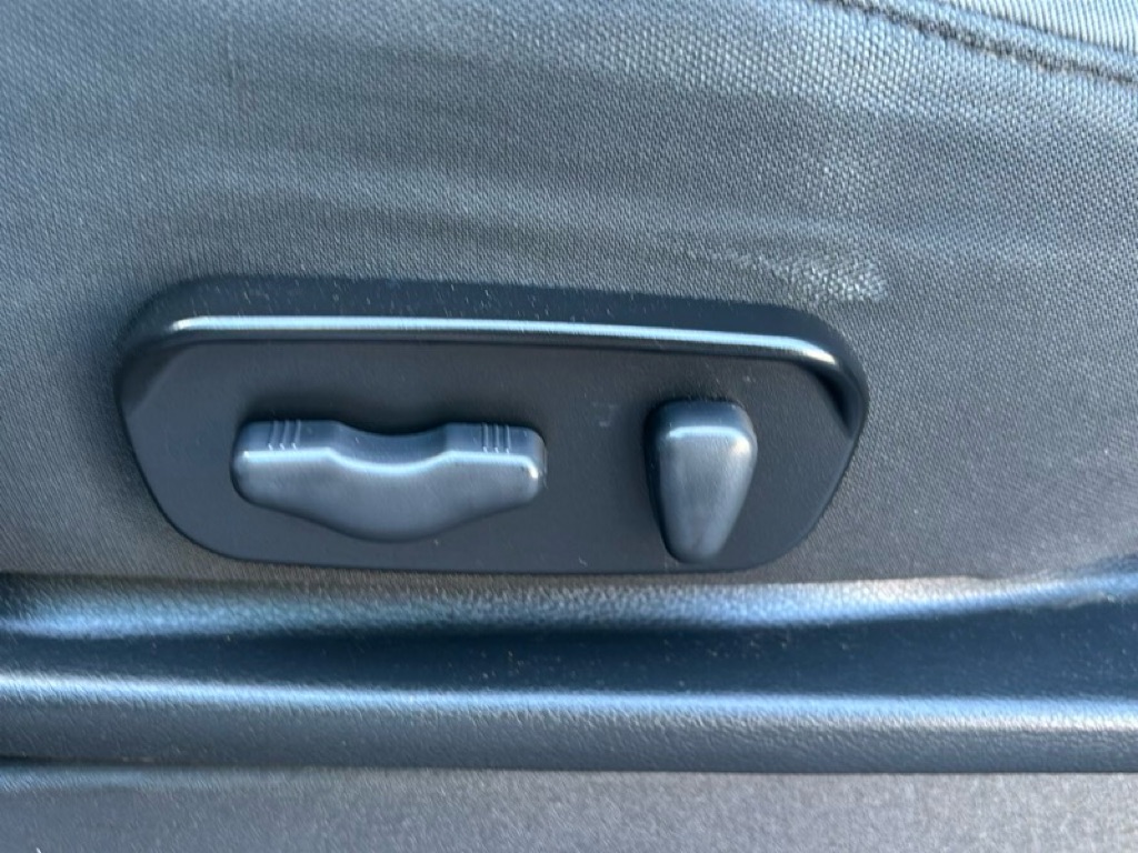 Photo 10 of this NISSAN TITAN