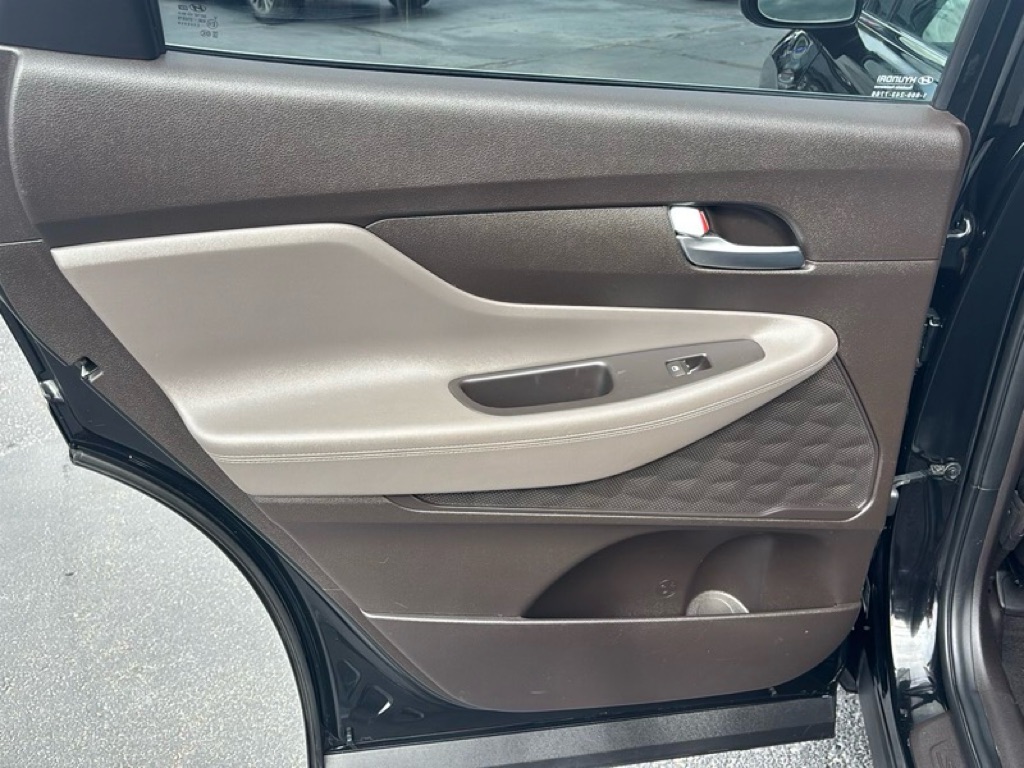 Photo 19 of this HYUNDAI SANTA FE