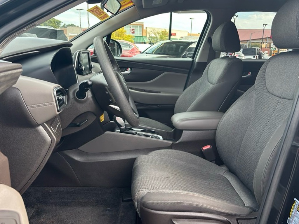 Photo 9 of this HYUNDAI SANTA FE