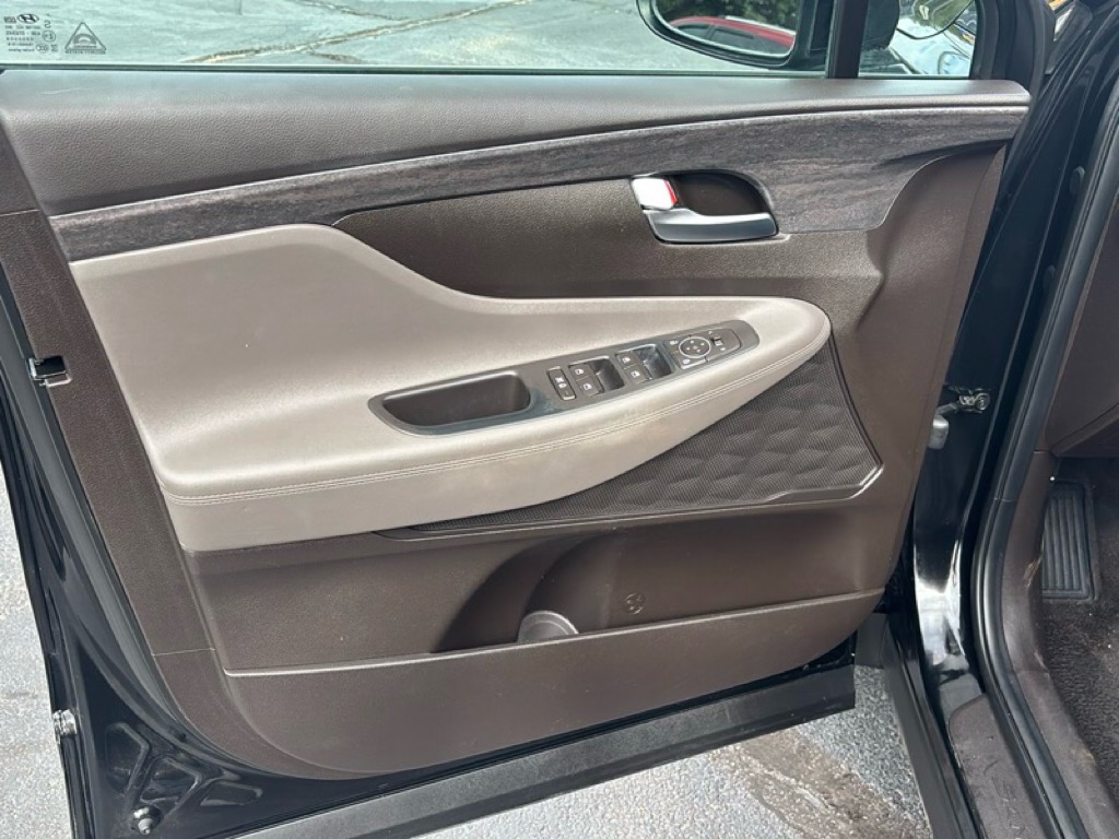 Photo 17 of this HYUNDAI SANTA FE